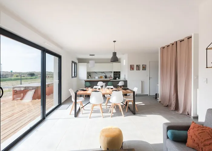 Sea House With Jaccuzy بيت للعطل *